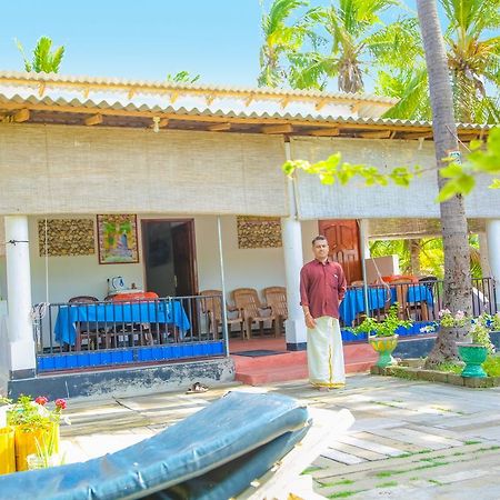 Oceanic White House Hotel Nilaveli Exterior photo