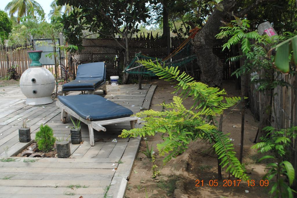 Oceanic White House Hotel Nilaveli Exterior photo
