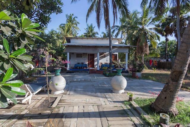 Oceanic White House Hotel Nilaveli Exterior photo