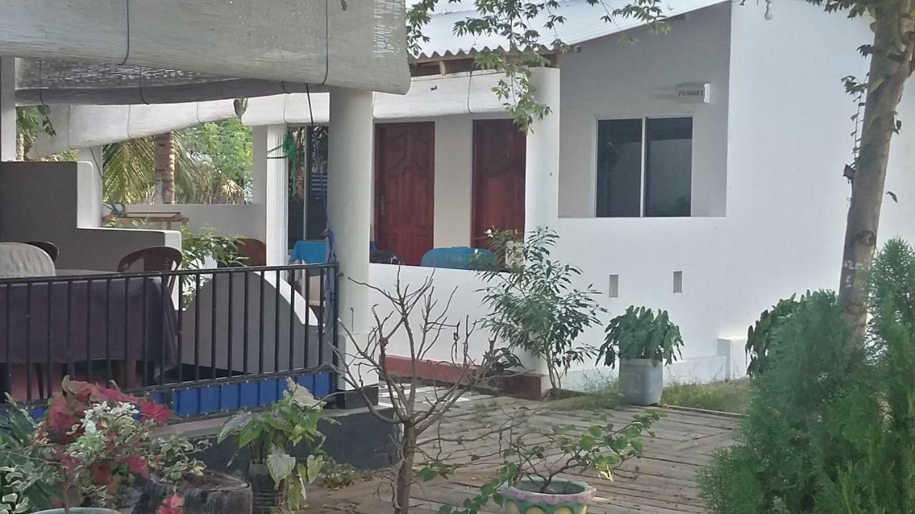 Oceanic White House Hotel Nilaveli Exterior photo